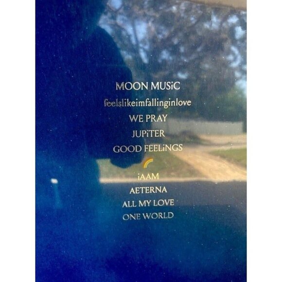 ColdPlay Moon Music Vinyl SIgned Card New Sealed Chris Martin Great Xmas Present - Picture 5 of 6